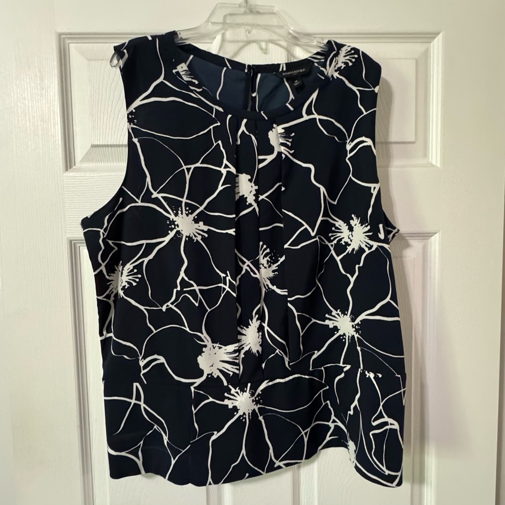 Banana Republic Navy and White Floral Women's Top